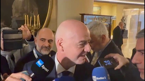 La battuta di Infantino: "Italia ai Mondiali? Datevi una mossa"