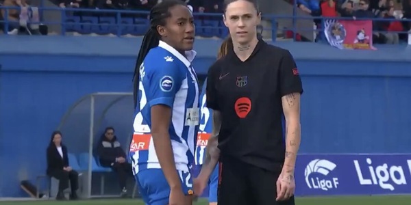 Tocca le parti intime dell'avversaria e scatena l'ira del web: cosa è successo in Espanyol-Barcellona