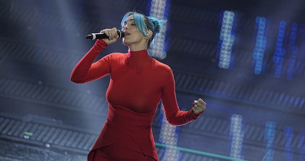 Rose Villain e la frase urlata prima dell’esibizione a Sanremo 2025: “Si na…”. Lei reagisce così