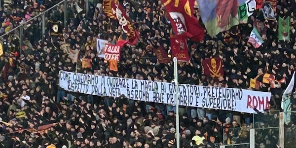 Roma, al Tardini pioggia di insulti alla Uefa. Nel settore ospiti spunta anche uno striscione
