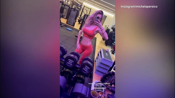 Michela Persico, che schianto allo specchio