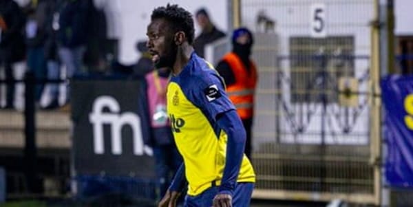 Malore per Niang dopo la sostituzione, paura in Belgio: crolla a terra ed esce in barella, cosa è successo