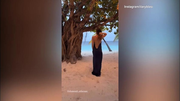 Ilary Blasi nella spiaggia incantata delle Maldive