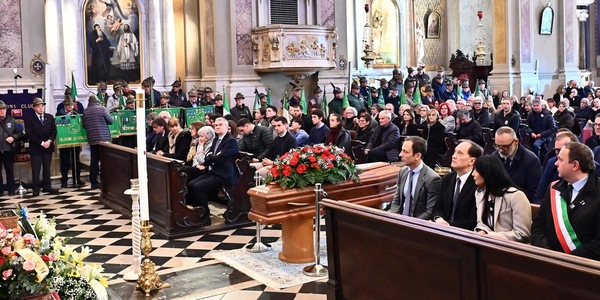 Bruno Pizzul, il funerale a Cormons e il figlio commosso: "Travolti dall'affetto"