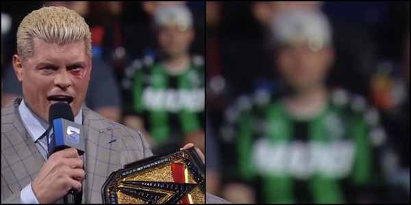 WWE, dietro al campione spunta la maglia del Sassuolo: social impazziti