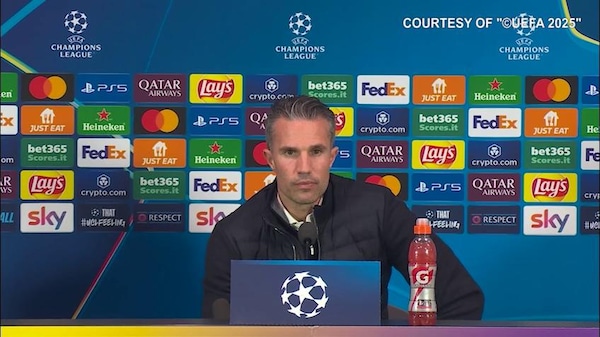 Van Persie: "Il rigore del 2-1 mi sembra dubbio..."