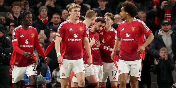 Mourinho perde ai rigori. Passano Manchester United e Tottenham, fuori l'Ajax di Farioli