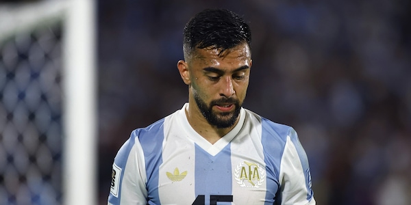 L'Argentina passa in Uruguay, ma Nico Gonzalez si fa espellere e salterà il Brasile