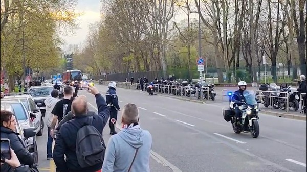Milan-Inter, l'arrivo dei due pullman