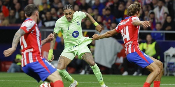 Polemica feroce per l'audio del Var in Atletico-Barcellona: "Linguaggio e atteggiamento imbarazzante"
