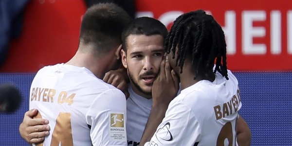 Bundesliga, Buendia lancia il Leverkusen all'ultimo respiro. Crollo Eintracht a Brema