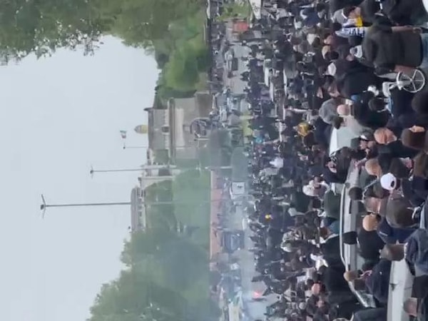Idranti e fumogeni a Ponte Milvio prima del derby