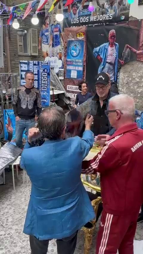 Tacconi al Murales Maradona: affisso un quadro in memoria di Diego