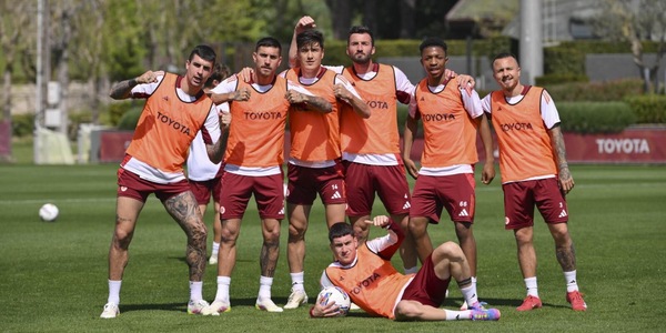 Roma, tifosi entusiasti per l'allenamento al Tre Fontane: è sold out