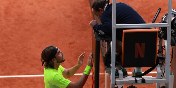 Incredibile Tsitsipas a Madrid, non si accorge di aver vinto!