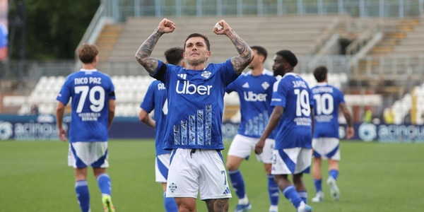 Il Como batte il Genoa e festeggia la salvezza