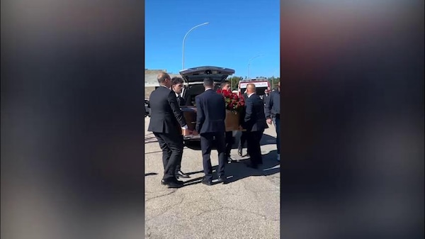 Lecce, commozione per l'ultimo saluto a Fiorita
