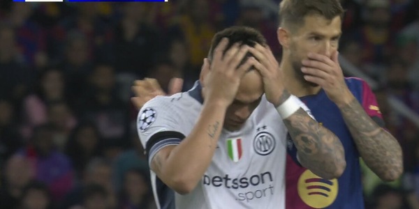 Disperazione Lautaro: infortunio e mani in faccia, è costretto ad uscire contro il Barcellona