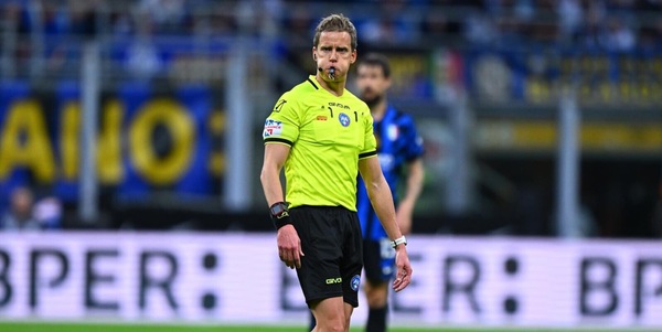 Serie A, gli arbitri della 35a giornata: Chiffi per Roma-Fiorentina, Lecce-Napoli a Massa