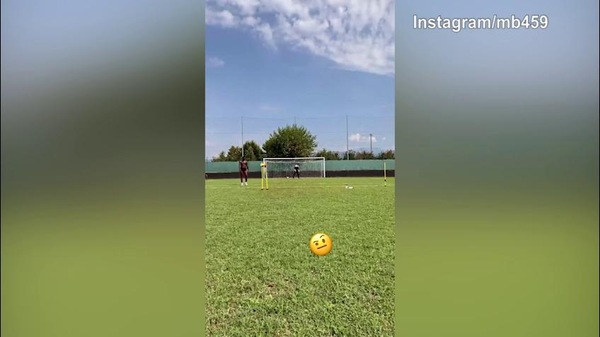 Balotelli, gol pazzesco al volo!
