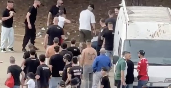 Bari shock, tifoso picchiato davanti al figlio: cosa è successo