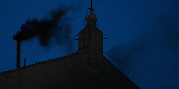 Conclave 2025, fumata nera alla prima votazione per il nuovo Papa