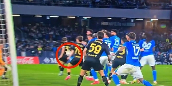 Napoli-Genoa 2-2, la moviola: Venturino-mano, ecco perché non è rigore