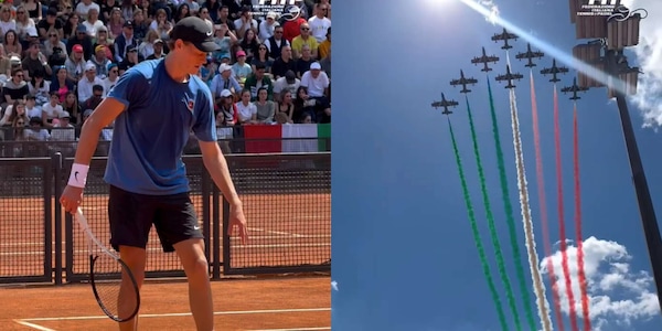 Sinner stupito, passano le frecce tricolore mentre si allena a Roma