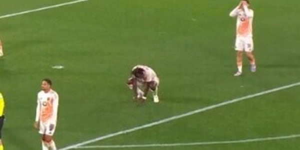 Roma, la disperazione di Koné. Ecco cosa ha fatto all'intervallo