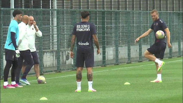 Bologna, allenamento sotto una pioggia battente: Italiano prepara così la finale di Coppa Italia