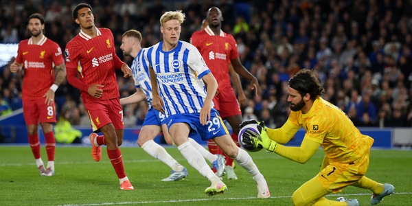 Il Brighton supera il Liverpool. Pepe Reina si ritira