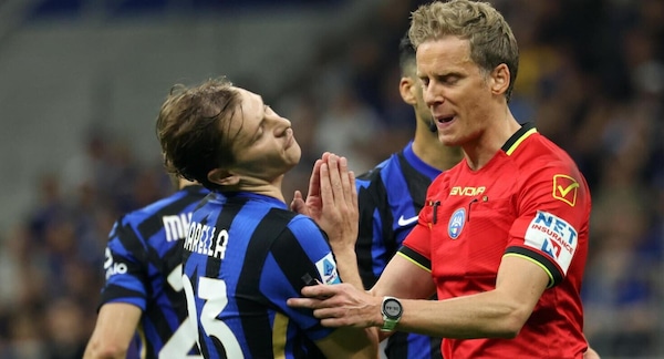 Barella e la frase urlata a Chiffi dopo il rigore concesso a Pedro. La secca replica dell'arbitro