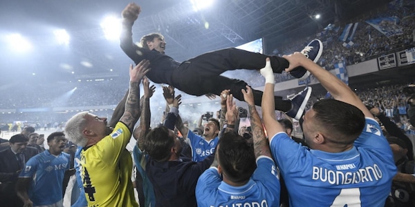 Trionfo Napoli, quarto scudetto della storia: Conte celebrato, che festa al Maradona e in città!