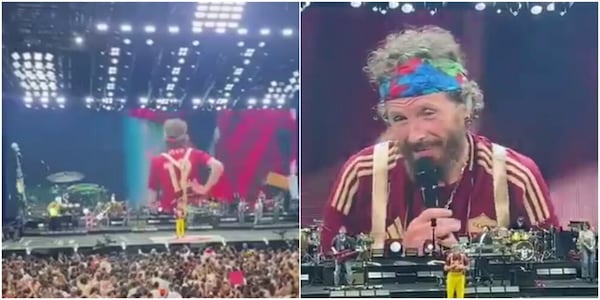 Jovanotti sul palco con la maglia della Roma: "Non ti piace? Sei della Lazio..."