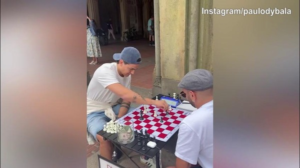 Dybala a New York diventa mago...degli Scacchi