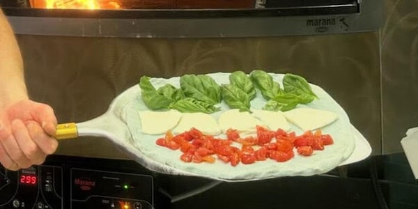 A Napoli continua la festa per il quarto tricolore: arriva la "pizza scudetto"