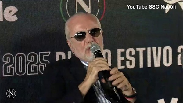 De Laurentiis: "Voglio tenere il Napoli. Il club non è in vendita, nemmeno per 2 miliardi e mezzo"