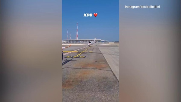 Napoli, ecco l'aereo di De Bruyne che atterra a Roma