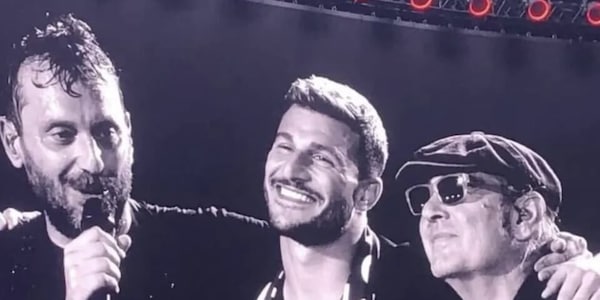Cremonini show a Bologna: sul palco canta "Poetica" con Orsolini e...