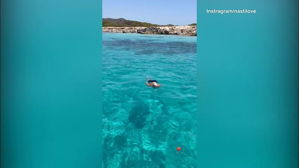 Zaccagni sub nel mare cristallino