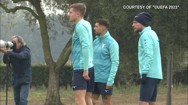 Bologna, Immobile si avvicina a piccoli passi