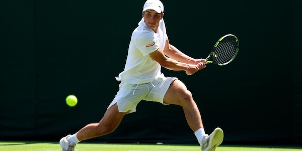 L'incredibile storia dello studente Oliver Tarvet a Wimbledon: supera anche il primo turno, ma guadagna pochissimi soldi