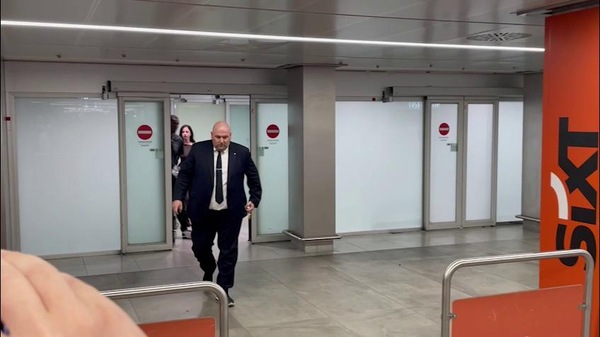 Inter, Bonny arriva a Linate: "Sono contentissimo"