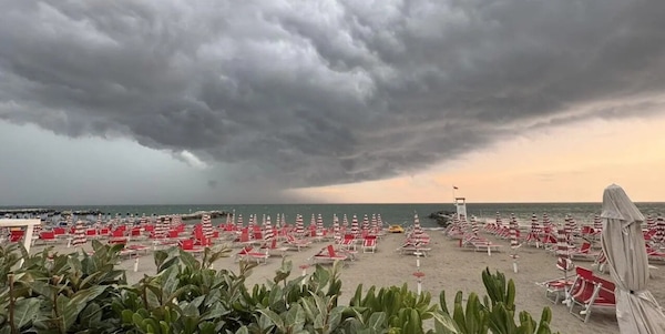 Meteo pazzo, dal caldo al maltempo estremo: l’esperto spiega cosa sta succedendo