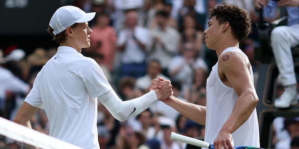 Sinner trionfa contro Shelton 7-6, 6-4, 6-4. Jannik vola in semifinale a Wimbledon