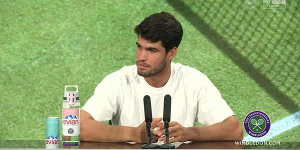 Alcaraz senza parole in conferenza stampa su Sinner dopo la vittoria a Wimbledon: "Ragazzi, è un qualosa di incredibile..."