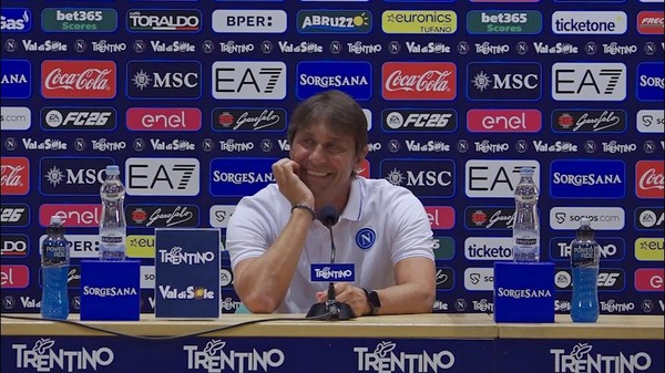Conte e il nuovo slogan: "Amma faticà again"