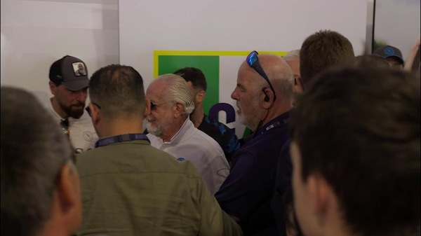Napoli, il saluto dI De Laurentiis ai tifosi a Dimaro