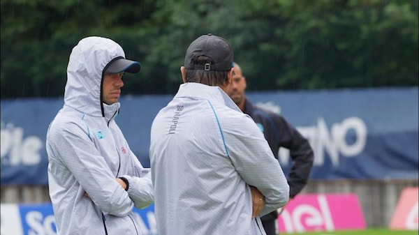 Napoli, allenamento sotto la pioggia