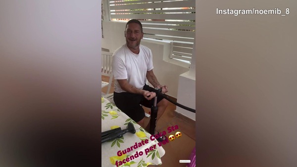 Totti e il siparietto social con Noemi sul gladiatore...